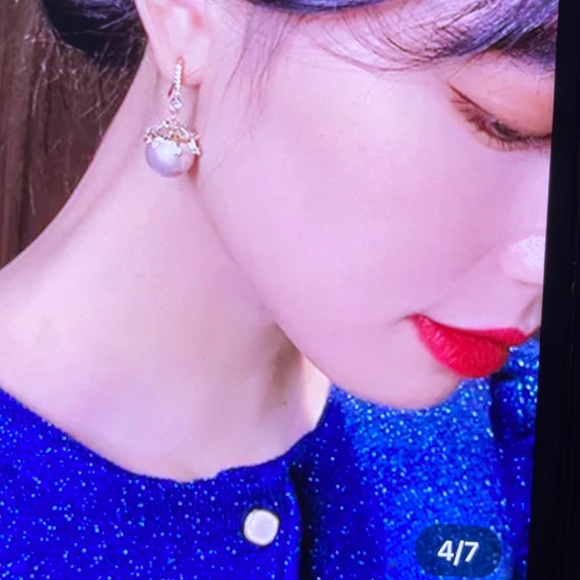 NWT Light Beige  Pearl Drop Gold/Crystal/Earrings. - Picture 5 of 8